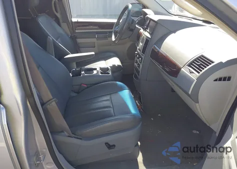 2009 Chrysler Town & Country Touring z USA, uszkodzony, nr VIN 2A8HR54129R640389